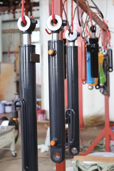 傾(qing)斜(xie)油缸(gang)